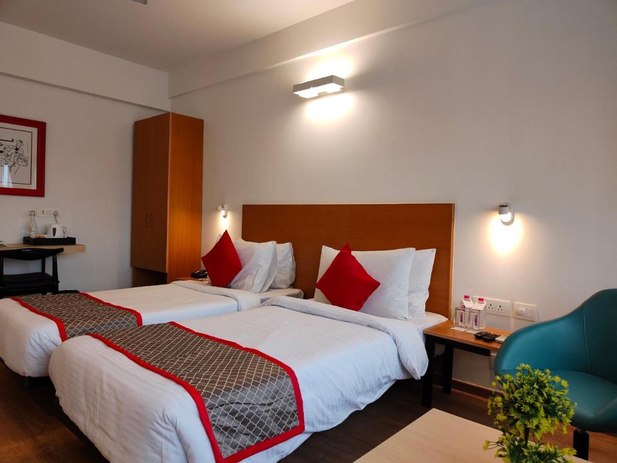 Kanak Beacon Hotel - Ashram Road Ahmedabad Ngoại thất bức ảnh