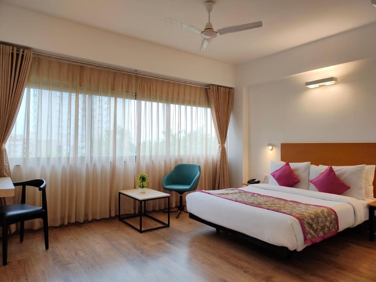 Kanak Beacon Hotel - Ashram Road Ahmedabad Ngoại thất bức ảnh